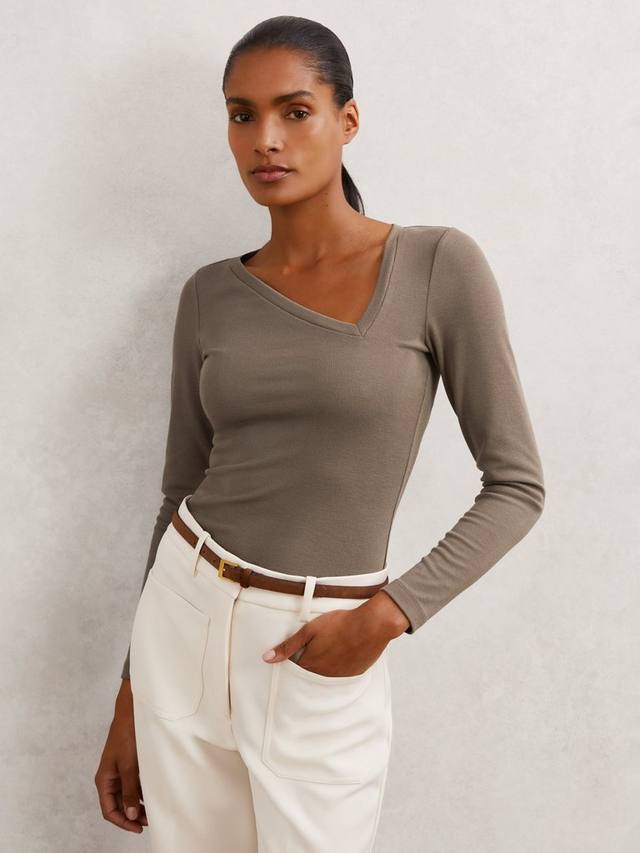 Асимметричный топ Felicity с V-образным вырезом Reiss, Taupe
Асимметричный топ Felicity с V-образным вырезом Reiss, Taupe