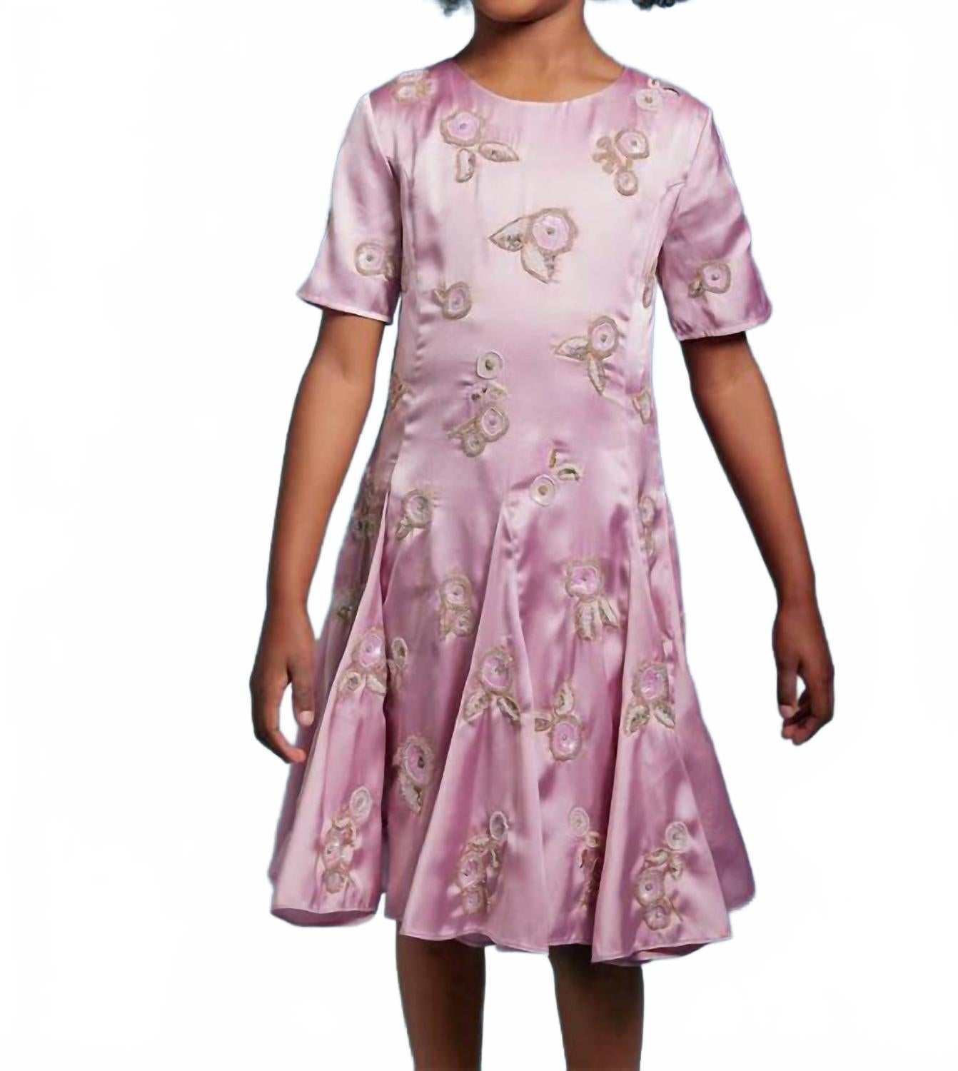 Розовое платье из сатина с цветочной вышивкой Sasha+Z
Розовое платье из сатина с цветочной вышивкой Sasha+Z