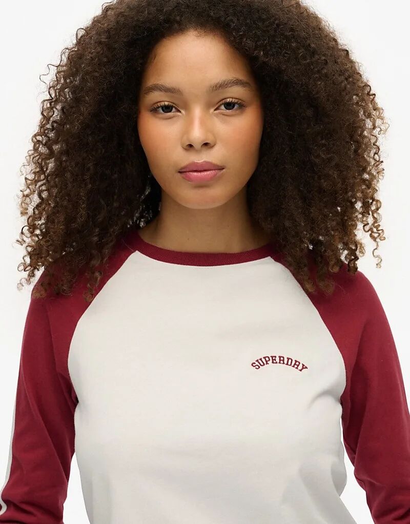 Длинный ретро-топ с логотипом Superdry Essential в цвете оптический/бордо красный
Длинный ретро-топ с логотипом Superdry Essential в цвете оптический/бордо красный