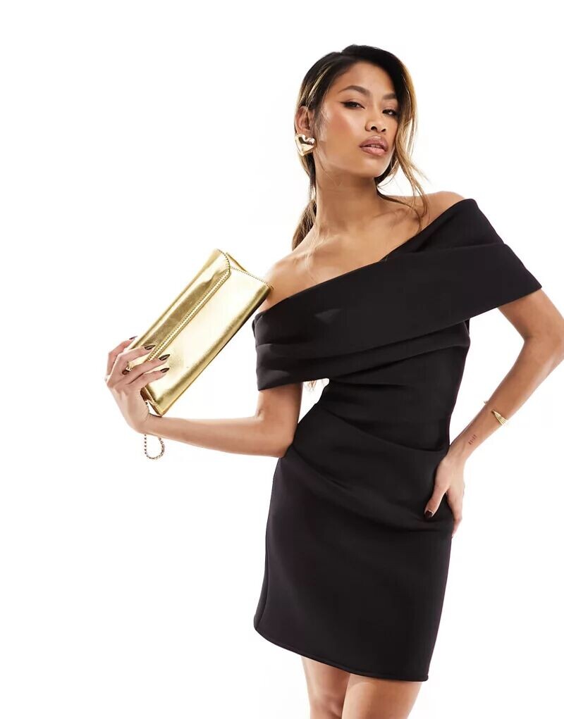 Черное плиссированное мини-платье с открытыми плечами ASOS
Черное плиссированное мини-платье с открытыми плечами ASOS