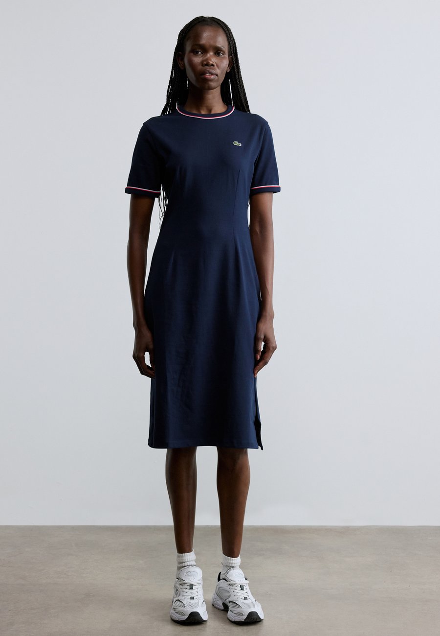 Платье Lacoste Jersey dress, Bleu Marine/Bleu Clair/Rouge/Dark Blue
Платье Lacoste Jersey dress, Bleu Marine/Bleu Clair/Rouge/Dark Blue