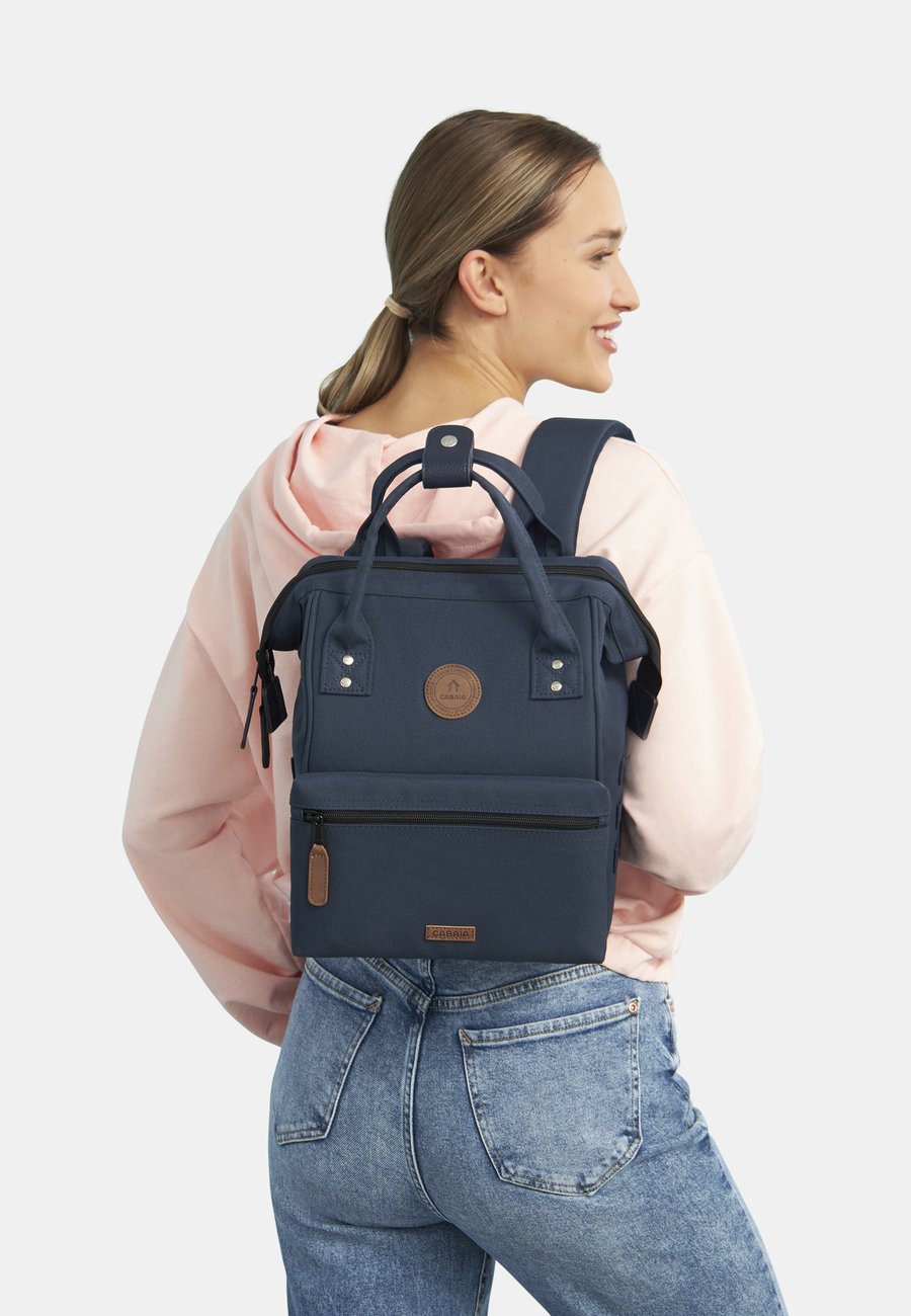 Рюкзак Cabaia ADVENTURER MINI, Reykajavik Navy Blue/Dark Blue
Рюкзак Cabaia ADVENTURER MINI, Reykajavik Navy Blue/Dark Blue