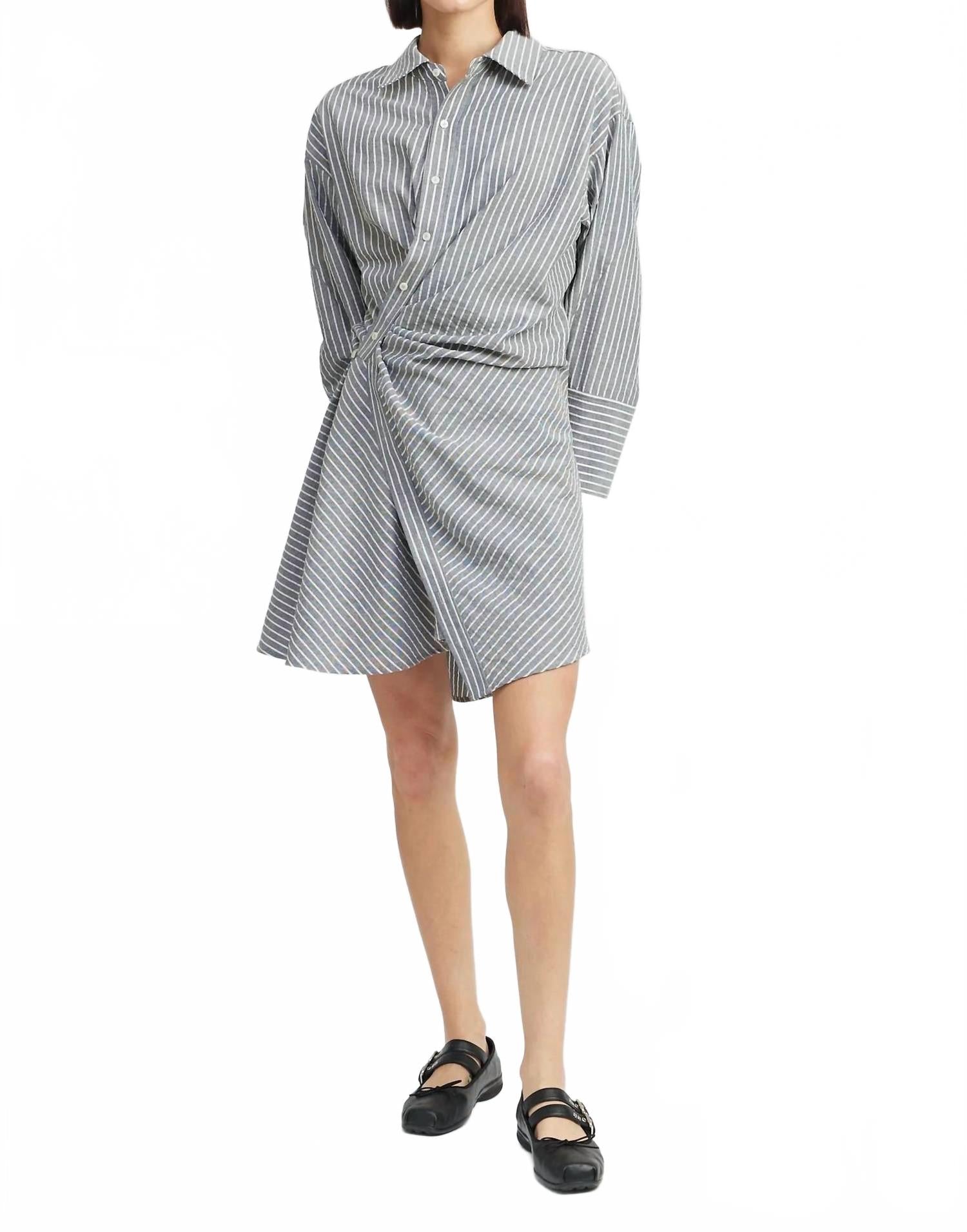 Дж Дж Платье-рубашка в темно-синем цвете En Saison
Дж Дж Платье-рубашка в темно-синем цвете En Saison