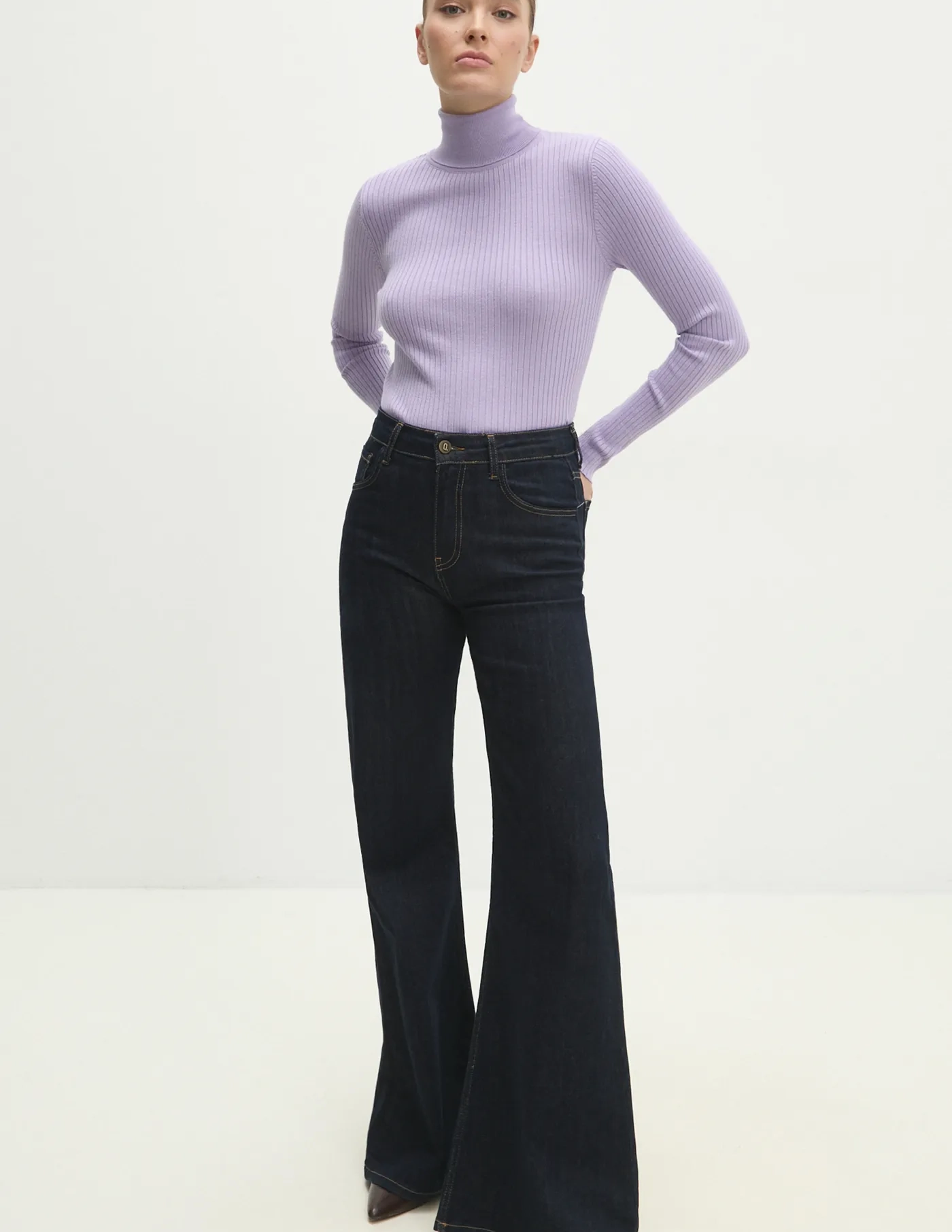 Свитер Answear Lab, фиолетовый
Свитер Answear Lab, фиолетовый