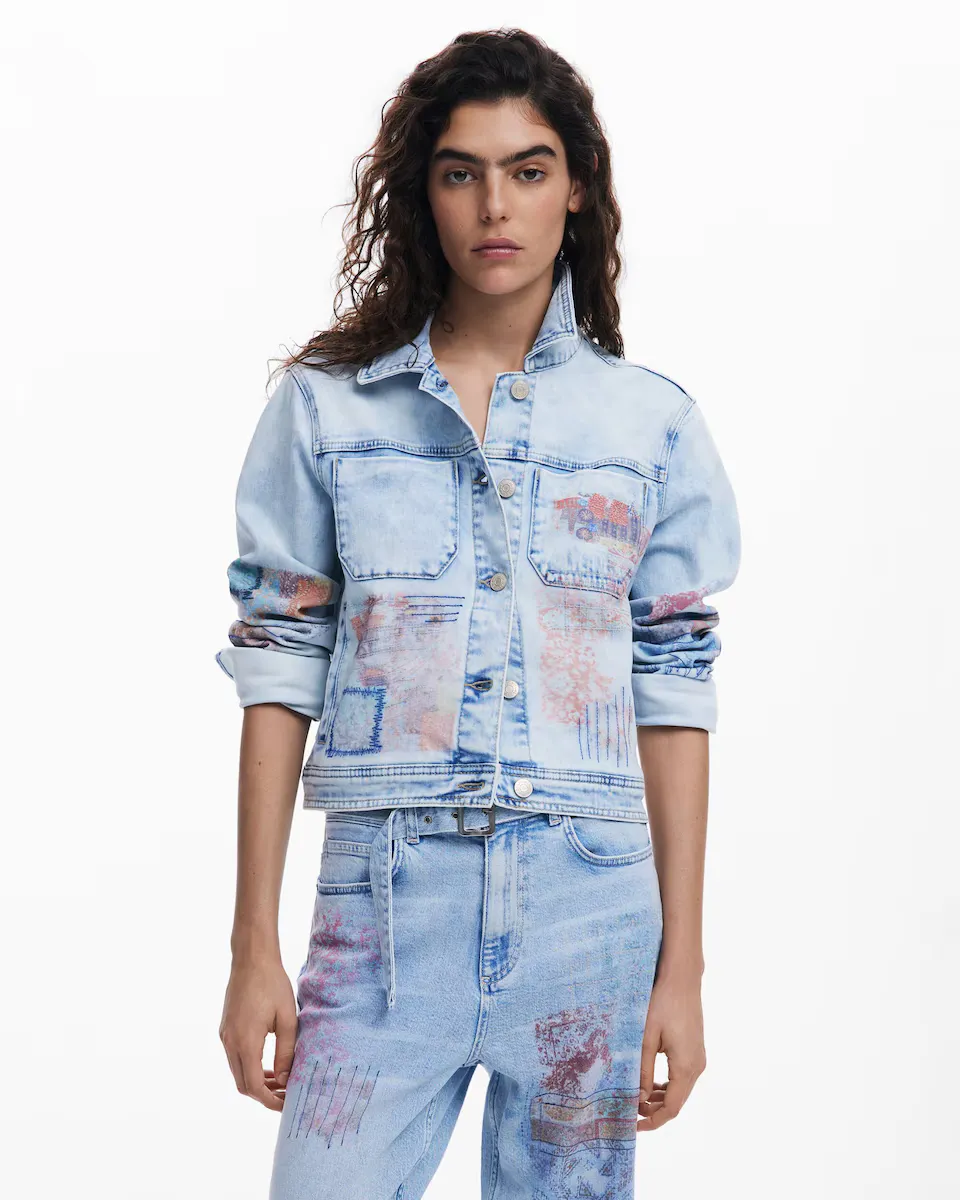 Женская джинсовая куртка с нашивками и вышивкой Desigual, синий
Женская джинсовая куртка с нашивками и вышивкой Desigual, синий