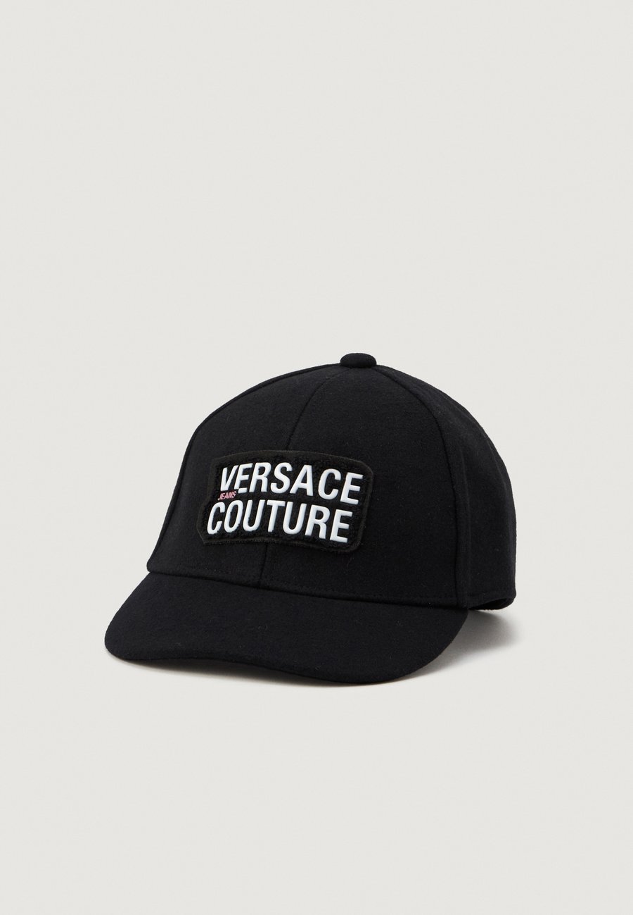 Бейсболка Versace Jeans Couture BASEBALL CUT IN THE MIDDLE UNISEX, Black
Бейсболка Versace Jeans Couture BASEBALL CUT IN THE MIDDLE UNISEX, Black