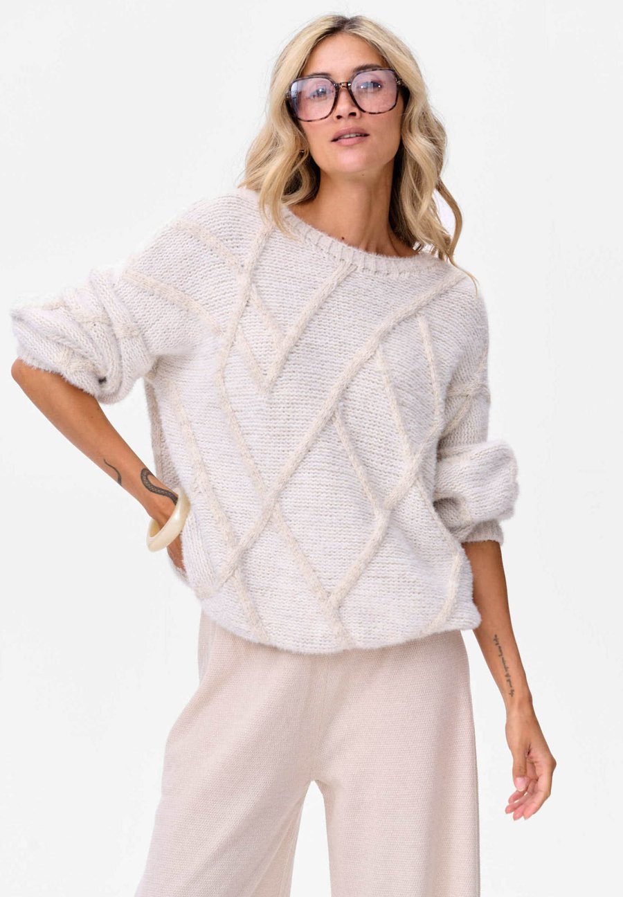 Джемпер blue shadow PAD, White
Джемпер blue shadow PAD, White