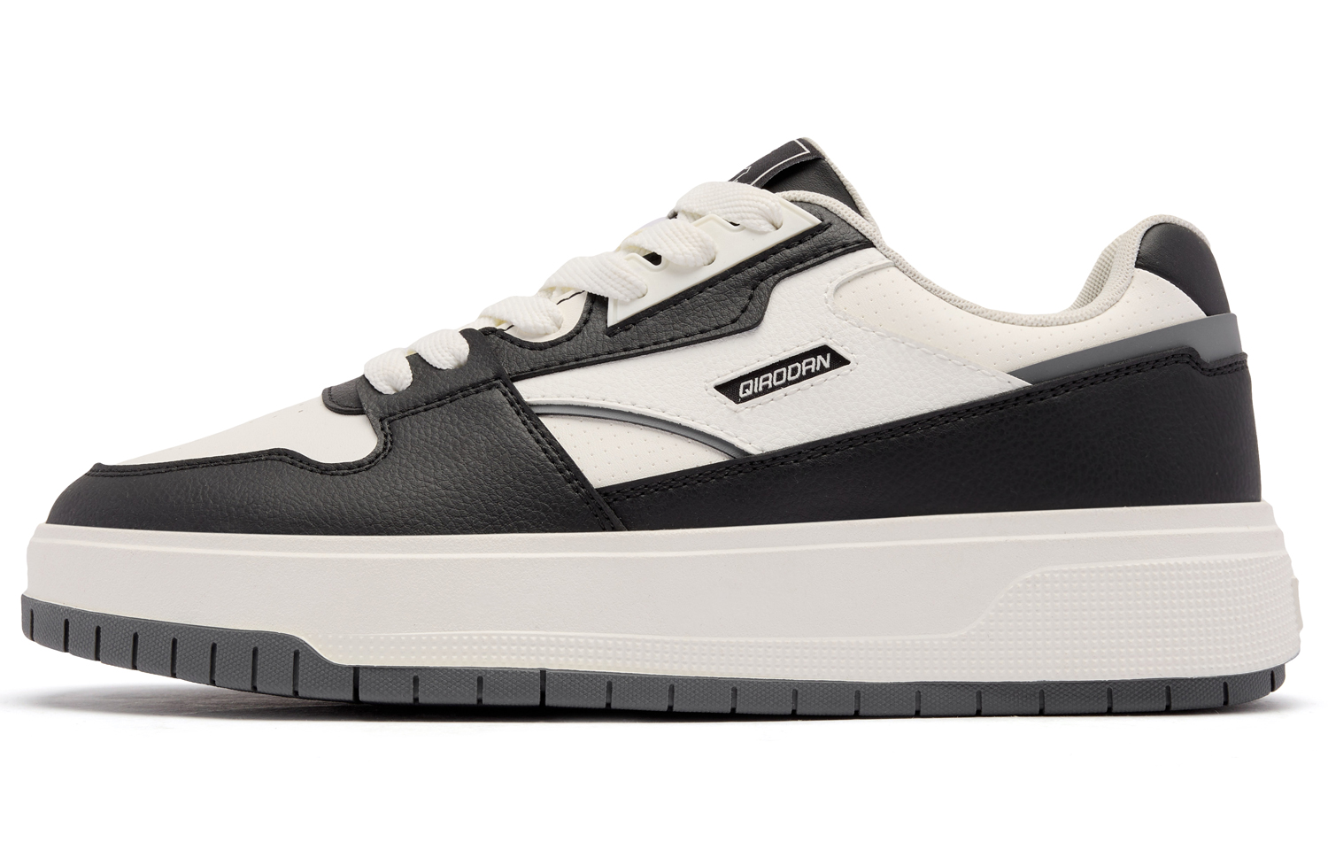 QIAODAN Кроссовки для скейтбординга, увеличивающие рост, износостойкие, нескользящие, низкие, мужские, белые, черные
QIAODAN Кроссовки для скейтбординга, увеличивающие рост, износостойкие, нескользящие, низкие, мужские, белые, черные