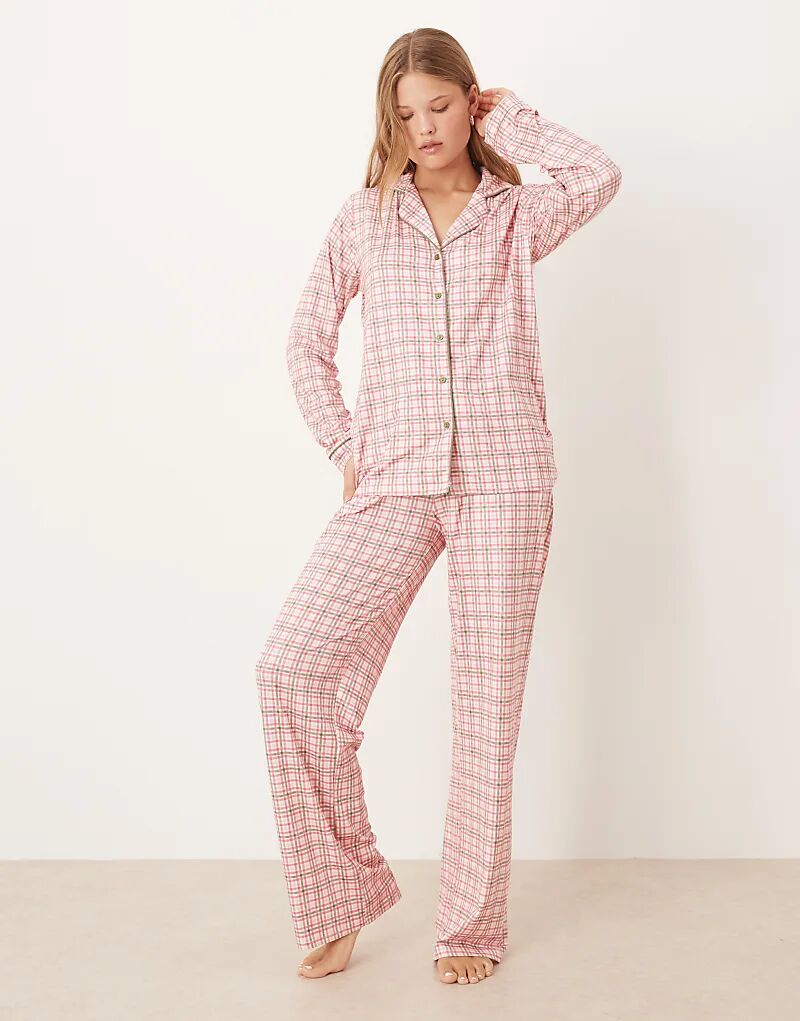 Потертый клетчатый пижамный комплект на пуговицах в розово-зеленых тонах
Потертый клетчатый пижамный комплект на пуговицах в розово-зеленых тонах