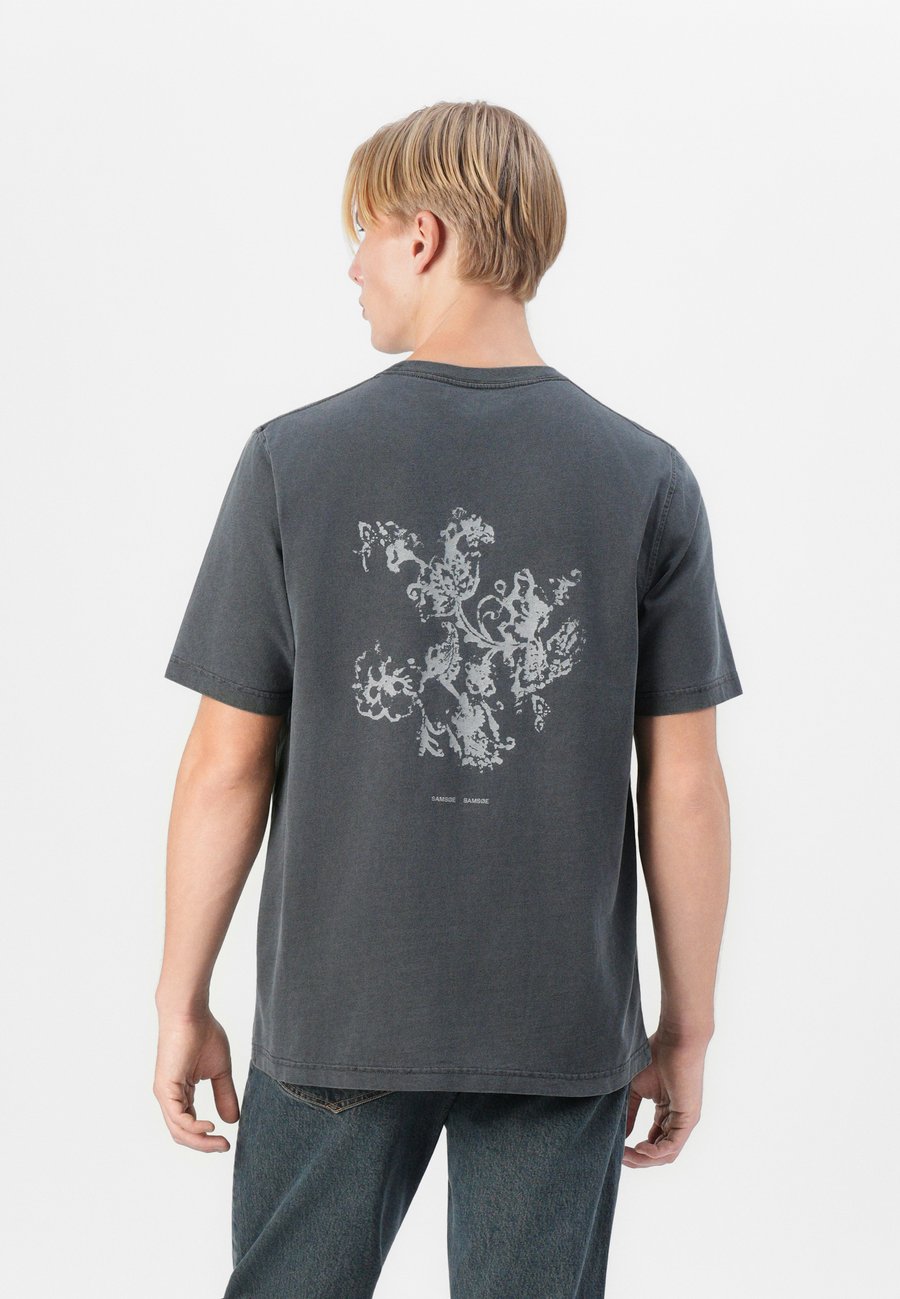 Футболка Samsøe Samsøe PHIL, Black, Черный, Футболка Samsøe Samsøe PHIL, Black
Футболка Samsøe Samsøe PHIL, Black, Черный, Футболка Samsøe Samsøe PHIL, Black