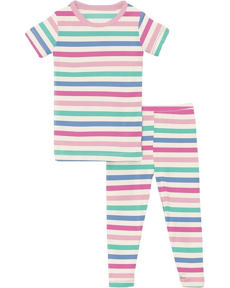 Пижама Kickee Pants Kids Print Short Sleeve Pajama Set, цвет Skip To My Lou Stripe
Пижама Kickee Pants Kids Print Short Sleeve Pajama Set, цвет Skip To My Lou Stripe