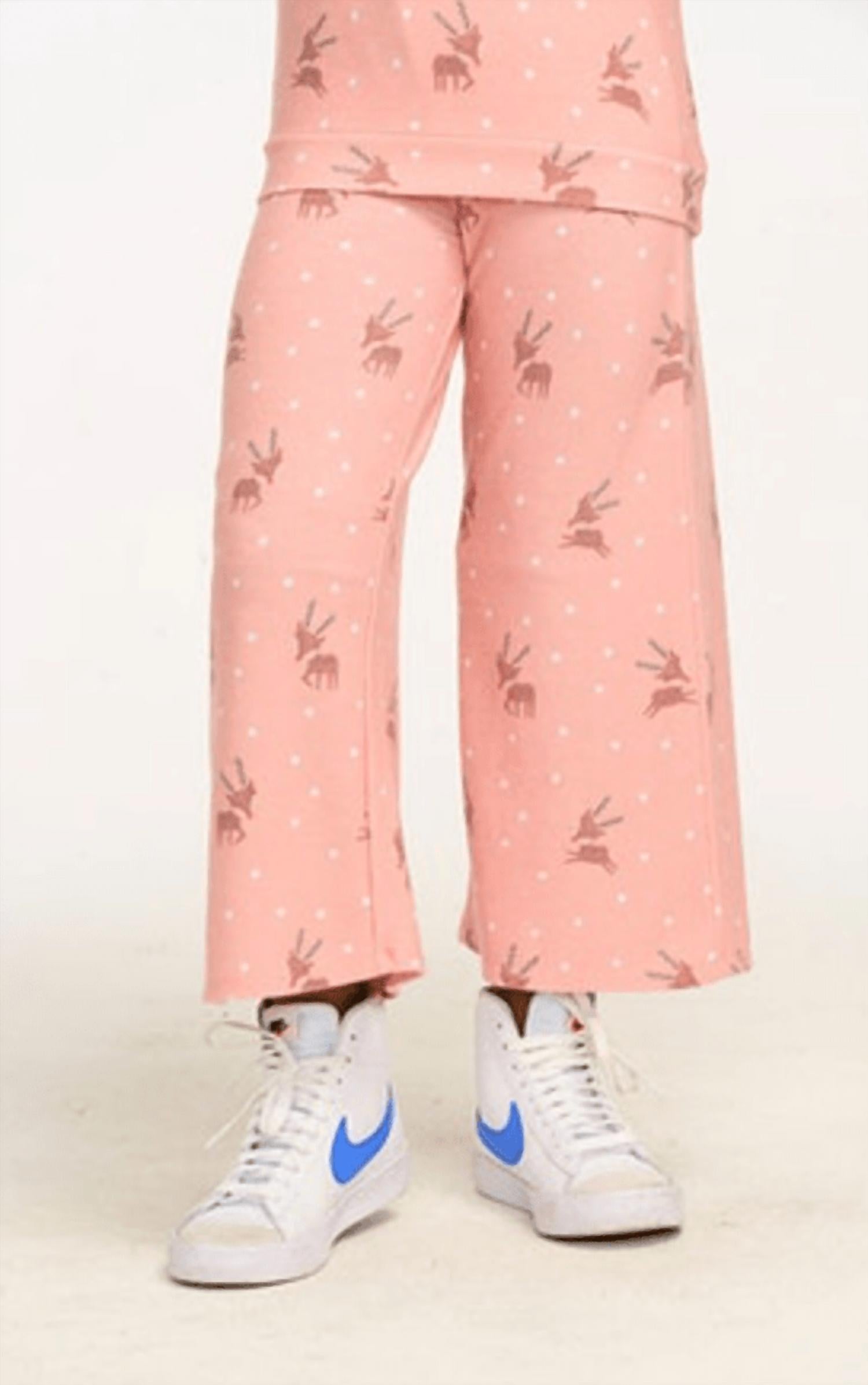Детские розовые широкие штаны с оленями Chaser
Детские розовые широкие штаны с оленями Chaser