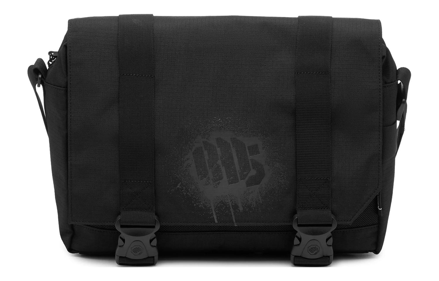 Спортивная сумка LiNing из полиэстера, через плечо, унисекс черная 
Спортивная сумка LiNing из полиэстера, через плечо, унисекс черная