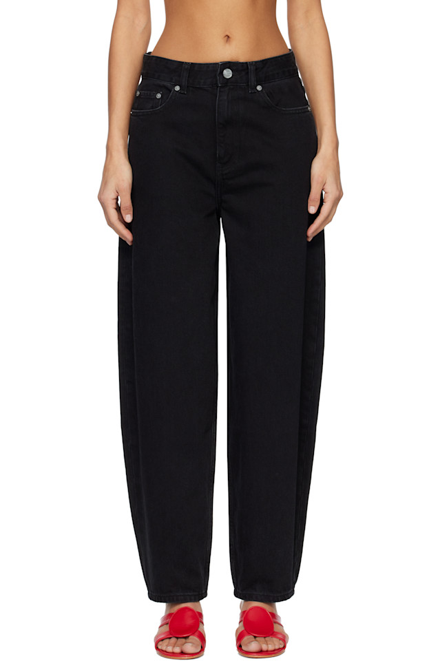 Ganni Черные свободные жесткие джинсы-звездочки
Ganni Черные свободные жесткие джинсы-звездочки