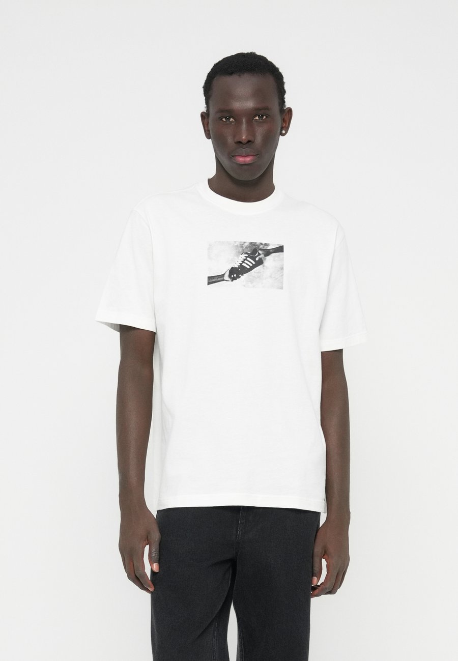 Футболка Adidas Originals UNISEX, White, Белый, Футболка Adidas Originals UNISEX, White
Футболка Adidas Originals UNISEX, White, Белый, Футболка Adidas Originals UNISEX, White