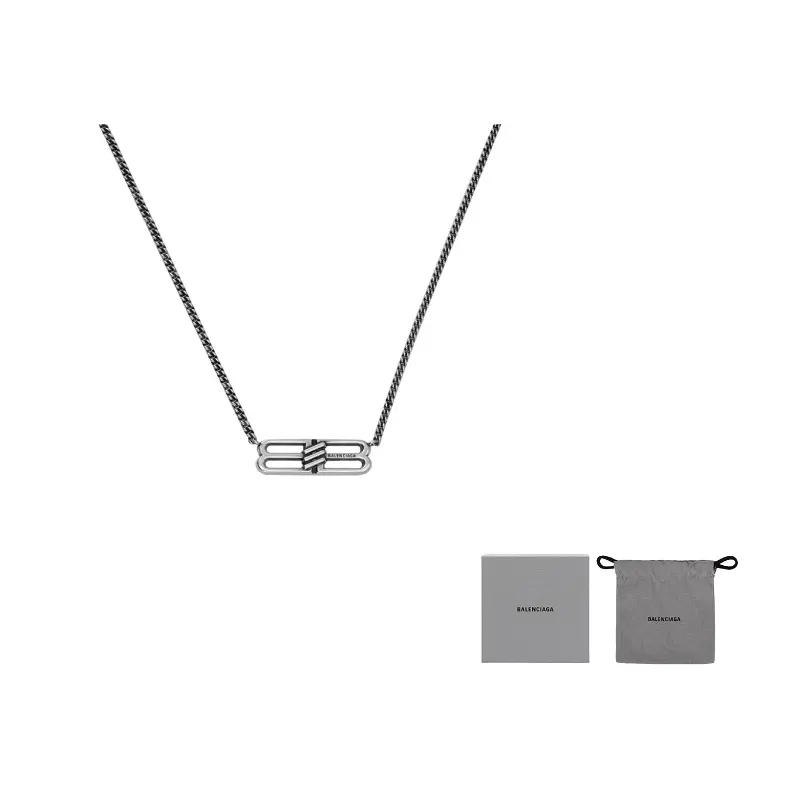 Латунные кулоны для женщин Balenciaga
Латунные кулоны для женщин Balenciaga