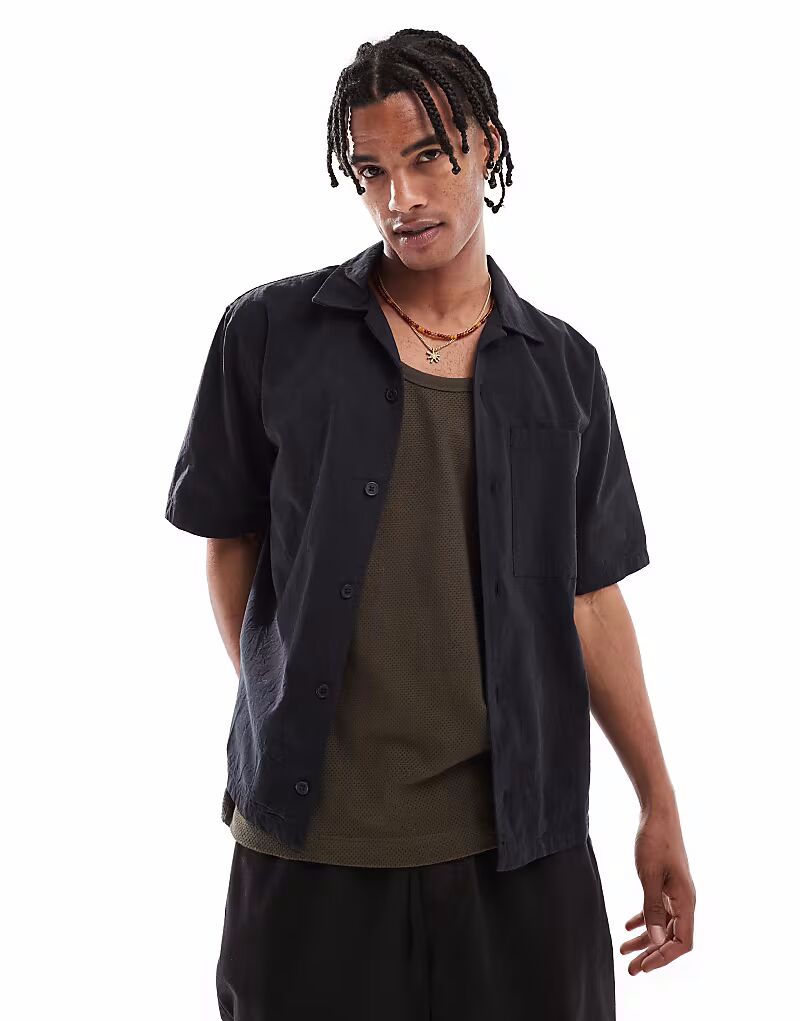 Рубашка Pull&Bear с жатым фактурным воротником Revere черного цвета
Рубашка Pull&Bear с жатым фактурным воротником Revere черного цвета