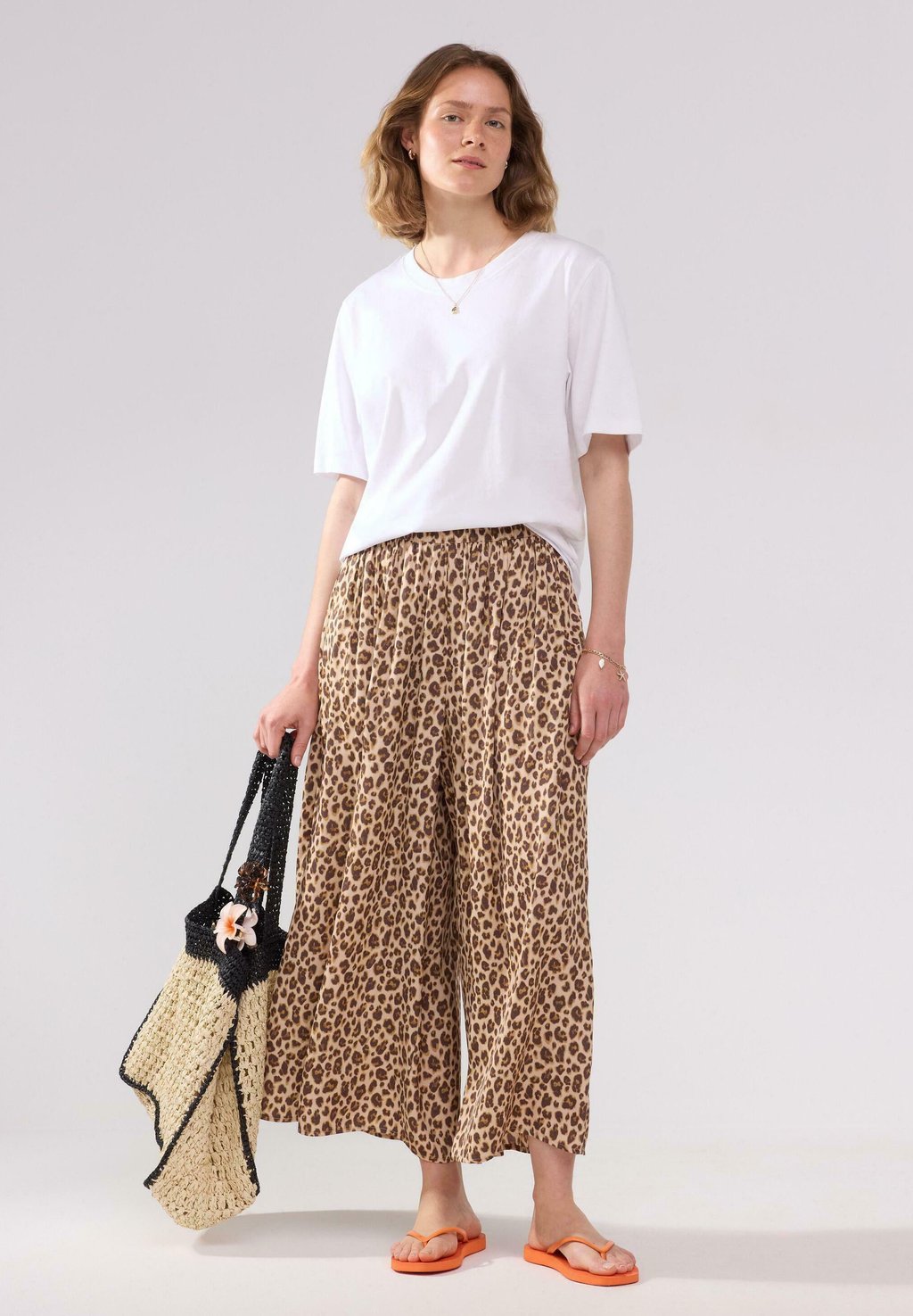 Брюки Lindex, бежевый 
Брюки Lindex, бежевый