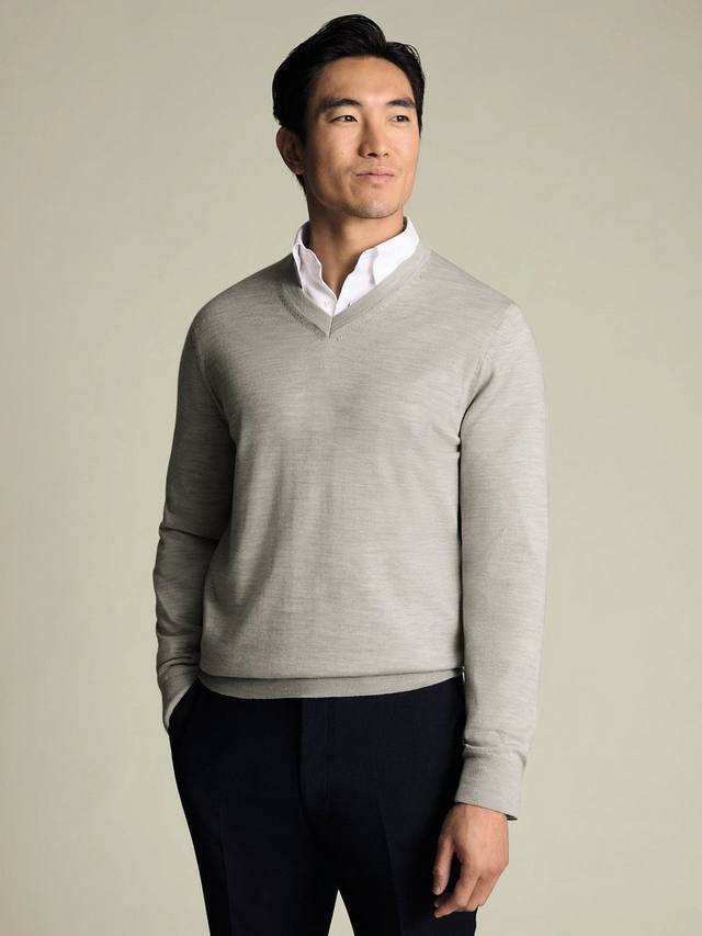 Джемпер из мериносовой шерсти с V-образным вырезом Charles Tyrwhitt, Silver Grey
Джемпер из мериносовой шерсти с V-образным вырезом Charles Tyrwhitt, Silver Grey