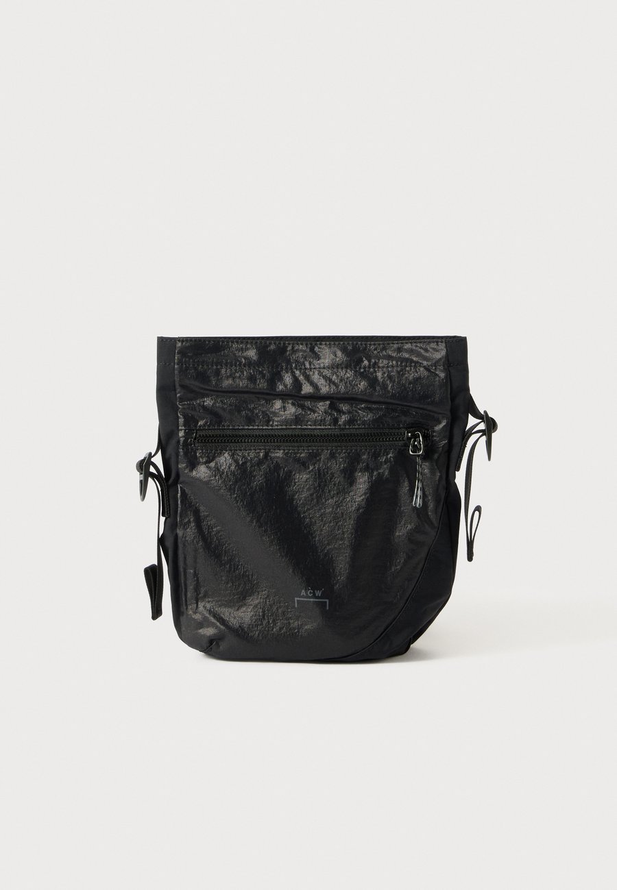 Сумка кросс-боди A-COLD-WALL* WALWORTH UNISEX, Oynx/Black
Сумка кросс-боди A-COLD-WALL* WALWORTH UNISEX, Oynx/Black