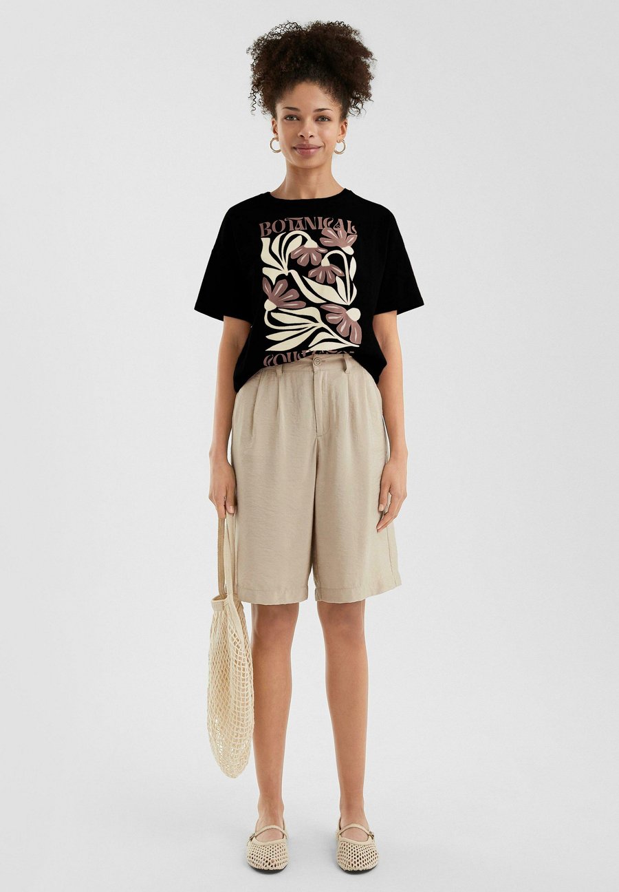 Футболка QS MIT ÜBERSCHNITTENER SCHULTER, Schwarz/Black, Черный, Футболка QS MIT ÜBERSCHNITTENER SCHULTER, Schwarz/Black
Футболка QS MIT ÜBERSCHNITTENER SCHULTER, Schwarz/Black, Черный, Футболка QS MIT ÜBERSCHNITTENER SCHULTER, Schwarz/Black