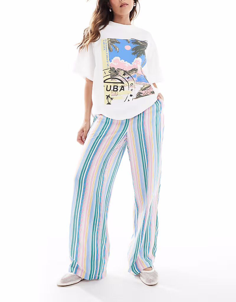 Широкие брюки Vero Moda Easy Belt с завязкой на талии в полоску
Широкие брюки Vero Moda Easy Belt с завязкой на талии в полоску