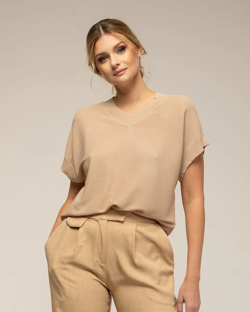 Женский фактурный трикотажный свитер с V-образным вырезом Tantra, бежевый
Женский фактурный трикотажный свитер с V-образным вырезом Tantra, бежевый