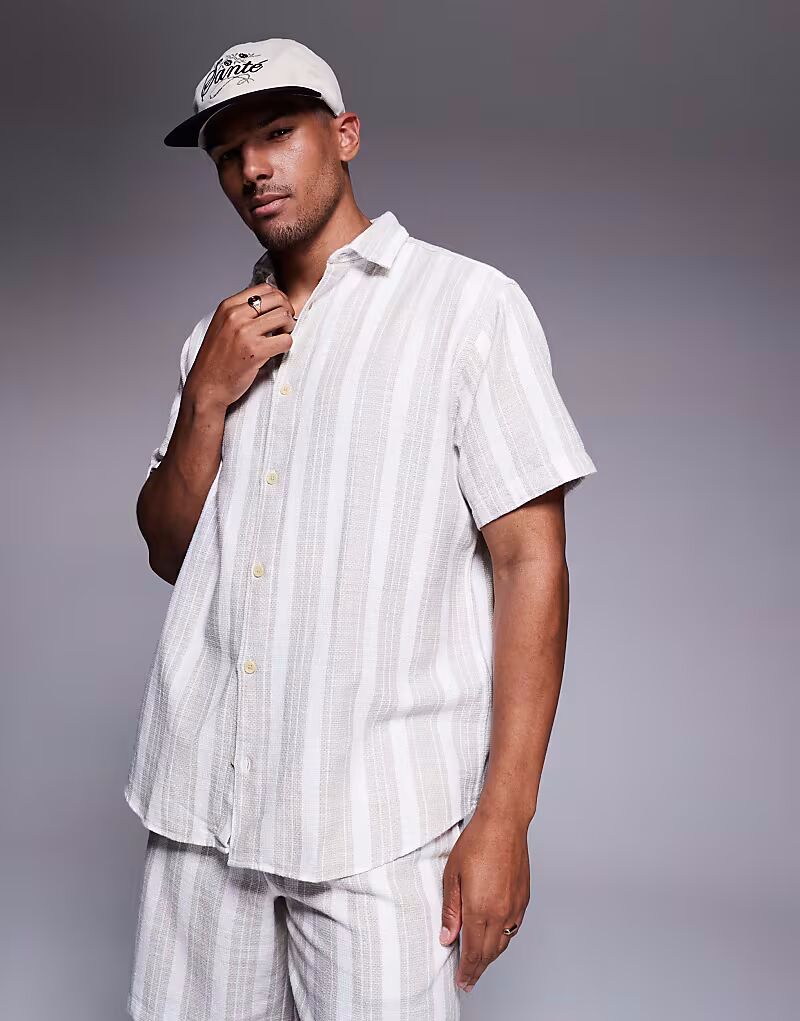 Рубашка ADPT свободного кроя с текстурой в кремовую полоску
Рубашка ADPT свободного кроя с текстурой в кремовую полоску