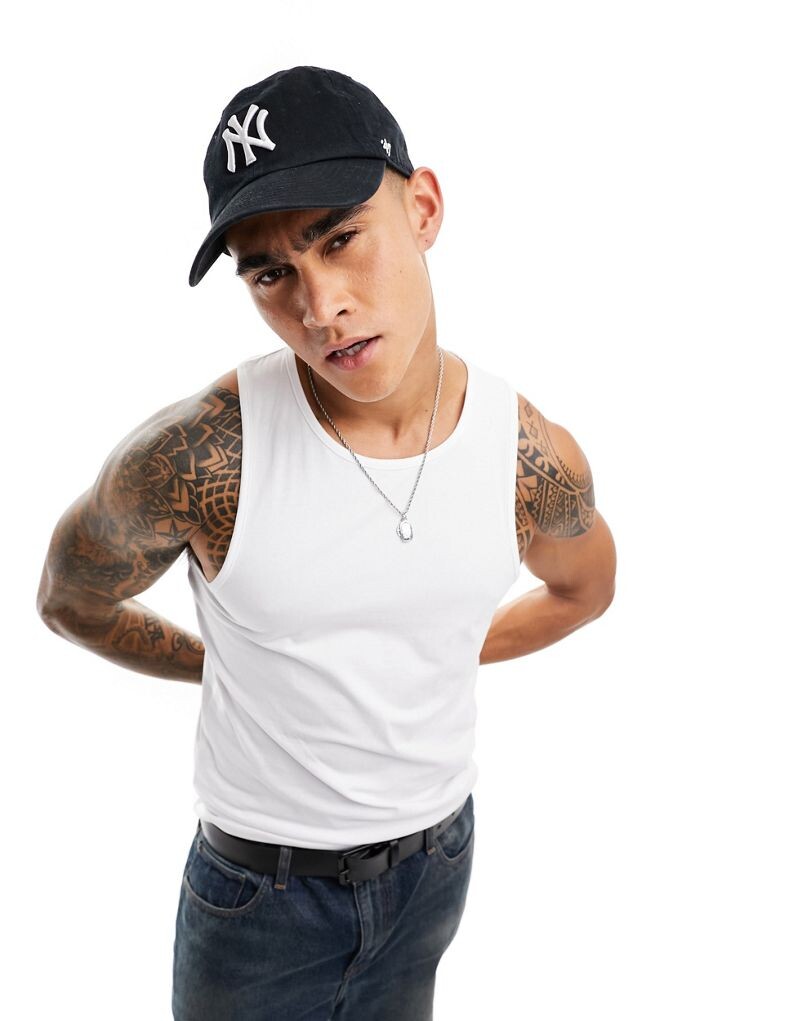 Белая майка Weekday
Белая майка Weekday