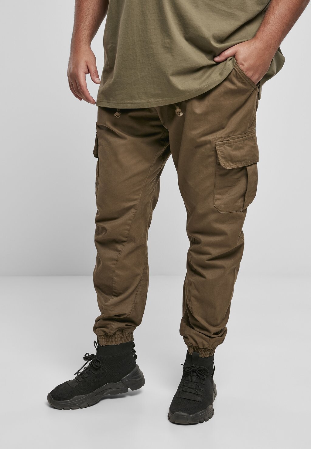 Брюки карго CARGO JOGGING PANTS Urban Classics, тёмный цвет 
Брюки карго CARGO JOGGING PANTS Urban Classics, тёмный цвет