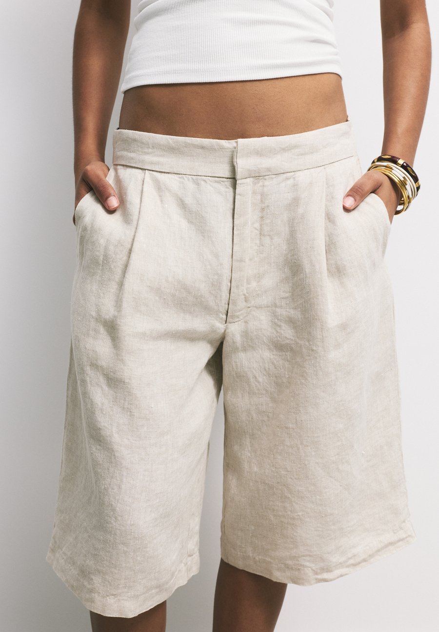 Шорты PULL&BEAR BERMUDA , Beige
Шорты PULL&BEAR BERMUDA , Beige