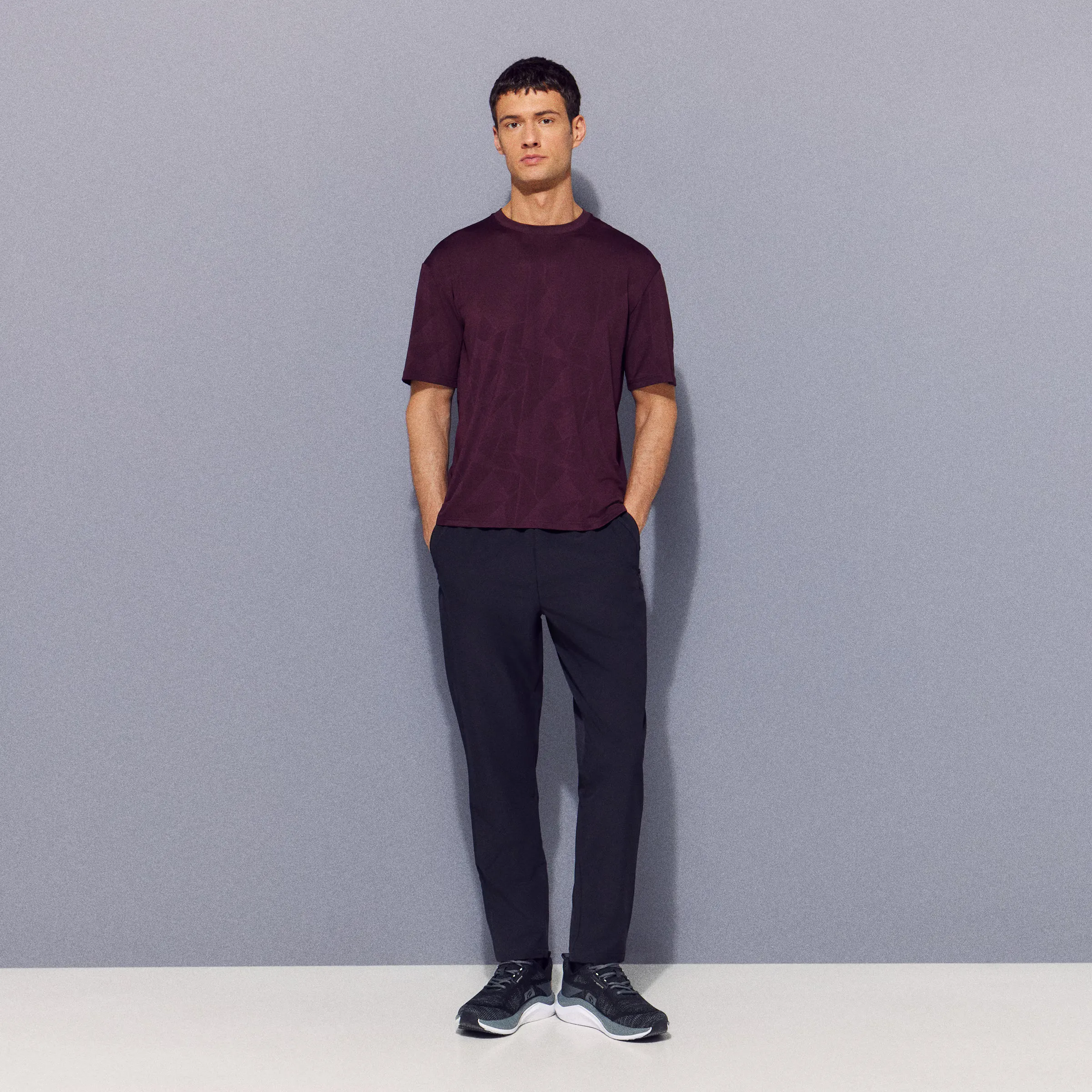 Длинные тренировочные брюки для мужчин Boomerang, черный
Длинные тренировочные брюки для мужчин Boomerang, черный