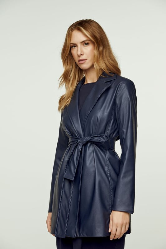 Темно-Синяя куртка из искусственной кожи с поясом Conquista, синий
Темно-Синяя куртка из искусственной кожи с поясом Conquista, синий