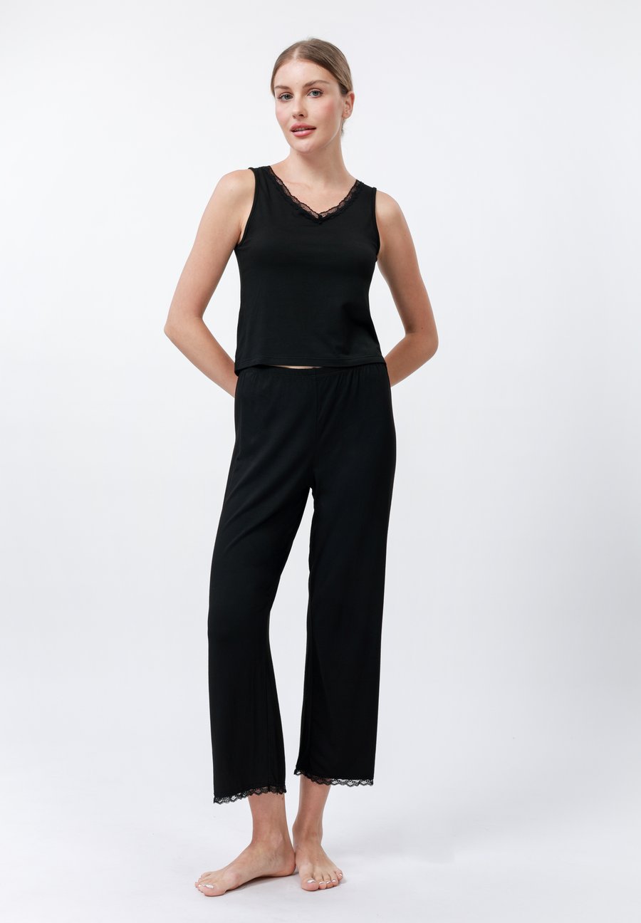 Пижамный комплект Anna Field SET, Black
Пижамный комплект Anna Field SET, Black