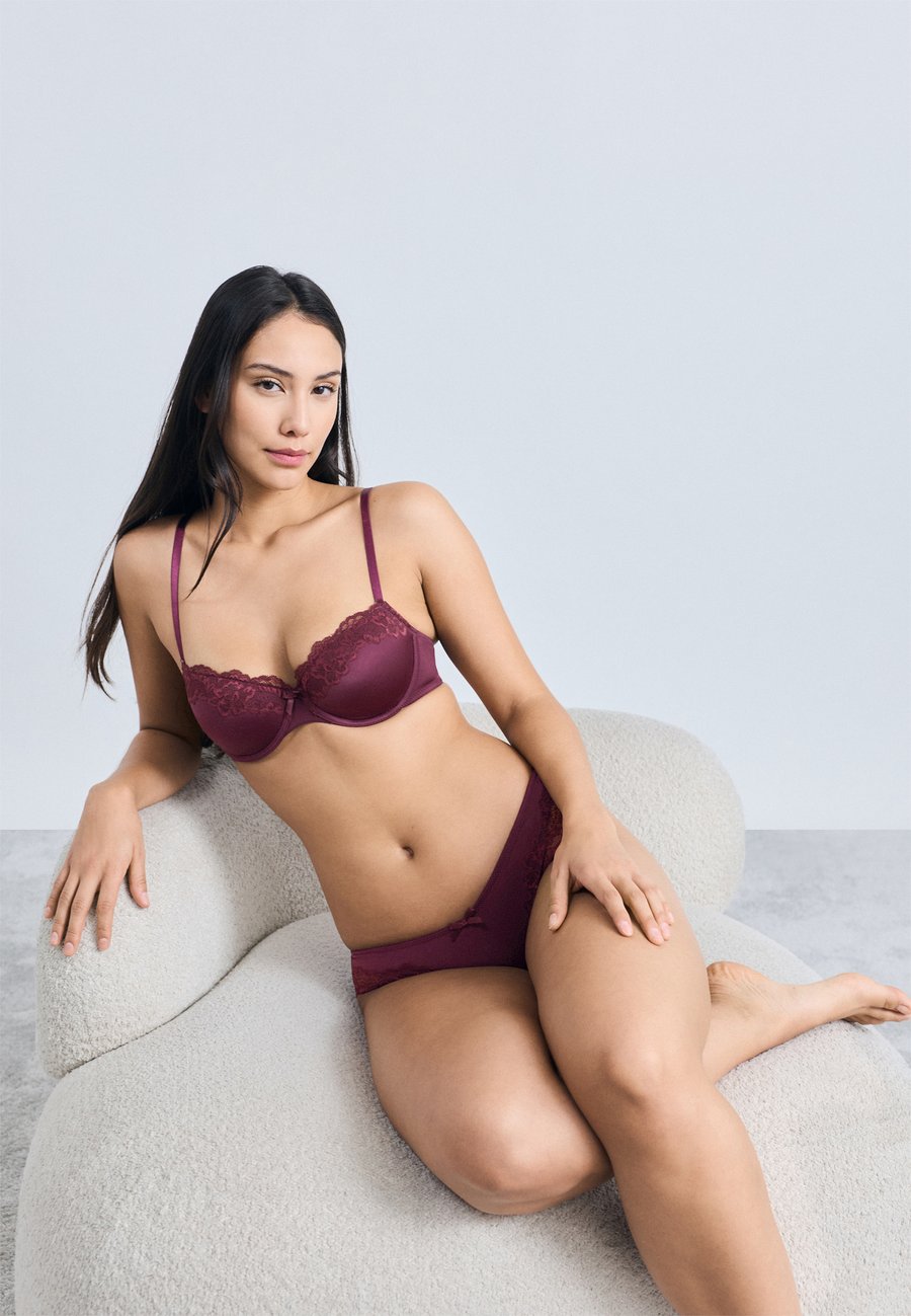 Брифы Hunkemöller SHINE BRAZILIAN, Purple/Dark Purple
Брифы Hunkemöller SHINE BRAZILIAN, Purple/Dark Purple