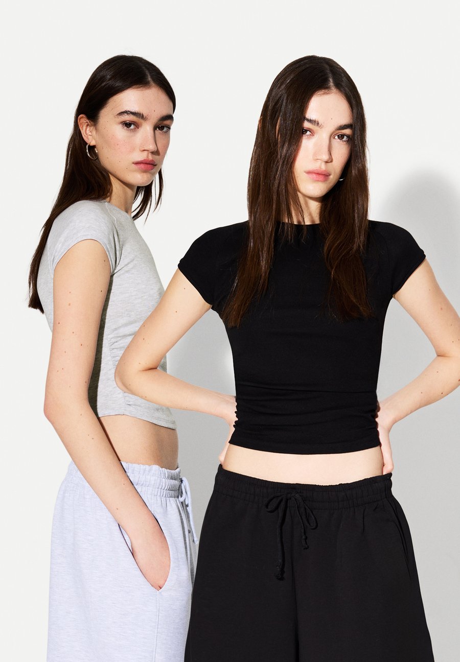 Футболка Bershka SHORT SLEEVE 2 PACK, Dark Grey
Футболка Bershka SHORT SLEEVE 2 PACK, Dark Grey