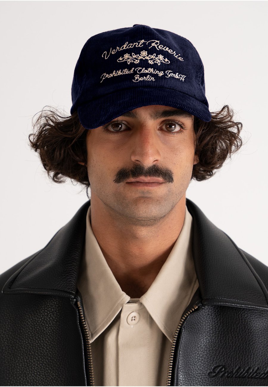 Бейсболка PROHIBITED Cap, Navy/Dark Blue
Бейсболка PROHIBITED Cap, Navy/Dark Blue