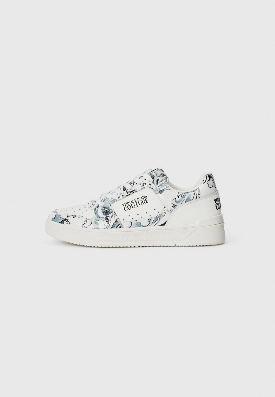 Кроссовки Versace Jeans Couture FONDO STARLIGHT, Black/White/Black
Кроссовки Versace Jeans Couture FONDO STARLIGHT, Black/White/Black