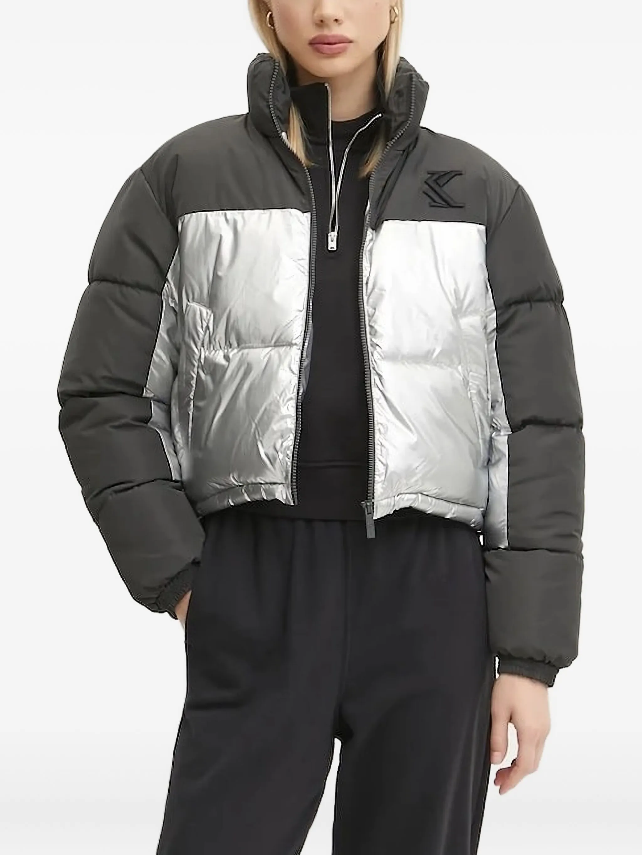 Пуховик с эффектом металлик Karl Kani, серебристый
Пуховик с эффектом металлик Karl Kani, серебристый