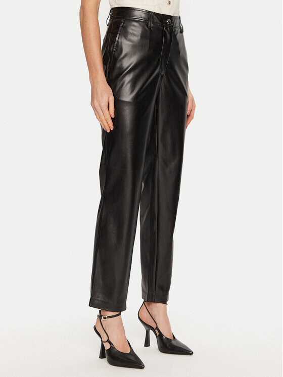 Брюки стандартного кроя из искусственной кожи Guess, черный
Брюки стандартного кроя из искусственной кожи Guess, черный