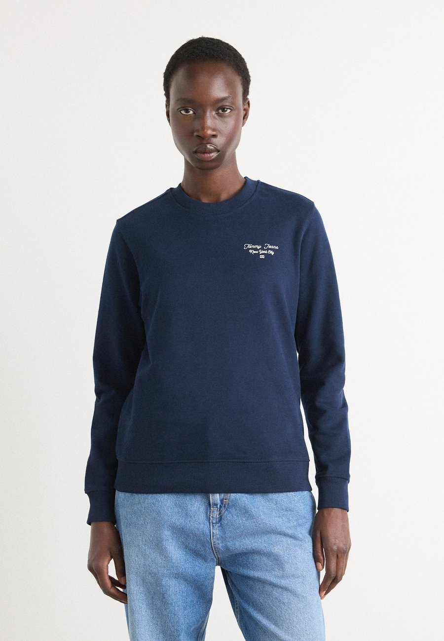 Толстовка Tommy Jeans LOGO CREW, Dark Night Navy/Dark Blue
Толстовка Tommy Jeans LOGO CREW, Dark Night Navy/Dark Blue