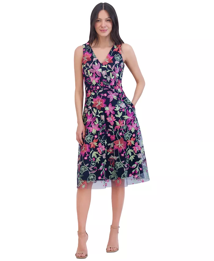 Женское платье с V-образным вырезом и силуэтом "фит-энд-флэр" с цветочной вышивкой Jessica Howard, синий
Женское платье с V-образным вырезом и силуэтом "фит-энд-флэр" с цветочной вышивкой Jessica Howard, синий