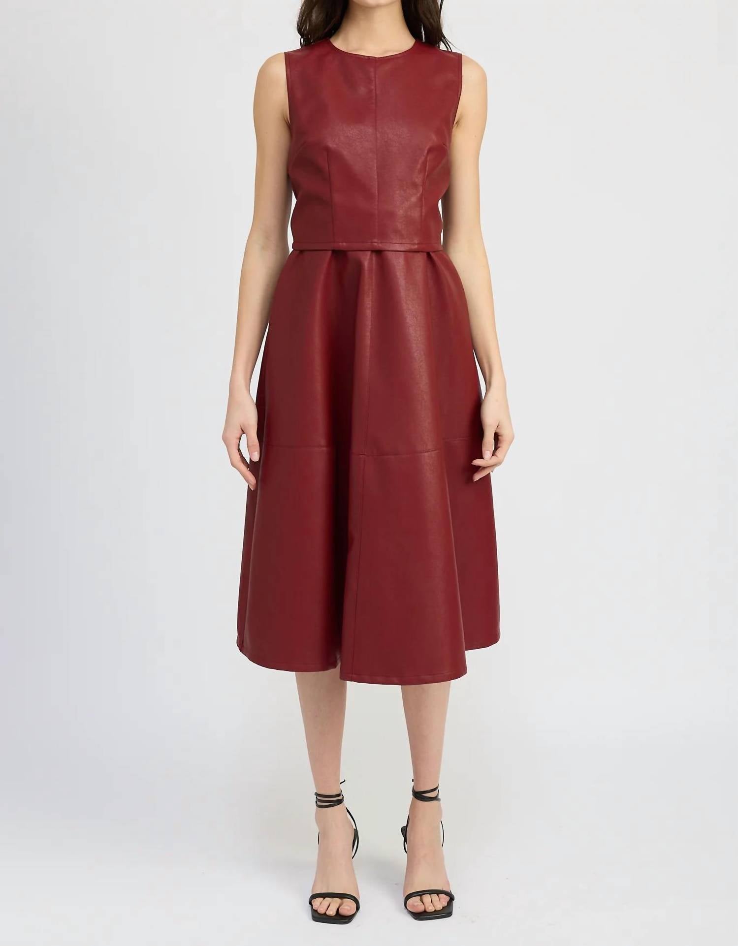 Платье-миди Campbell в розовом цвете En Saison
Платье-миди Campbell в розовом цвете En Saison