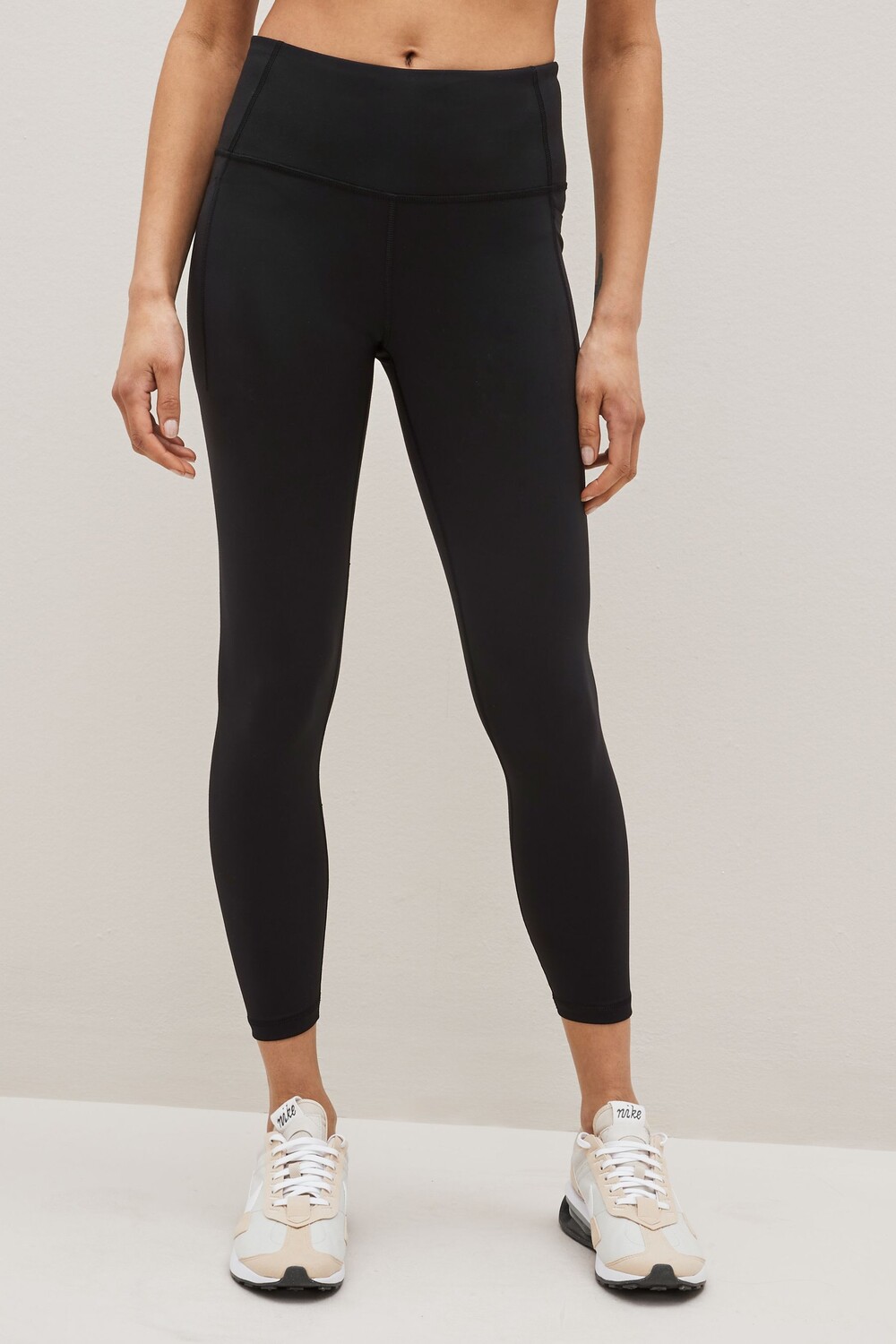 Леггинсы с завышенной талией 7/8 из переработанного материала Gap, черный
Леггинсы с завышенной талией 7/8 из переработанного материала Gap, черный