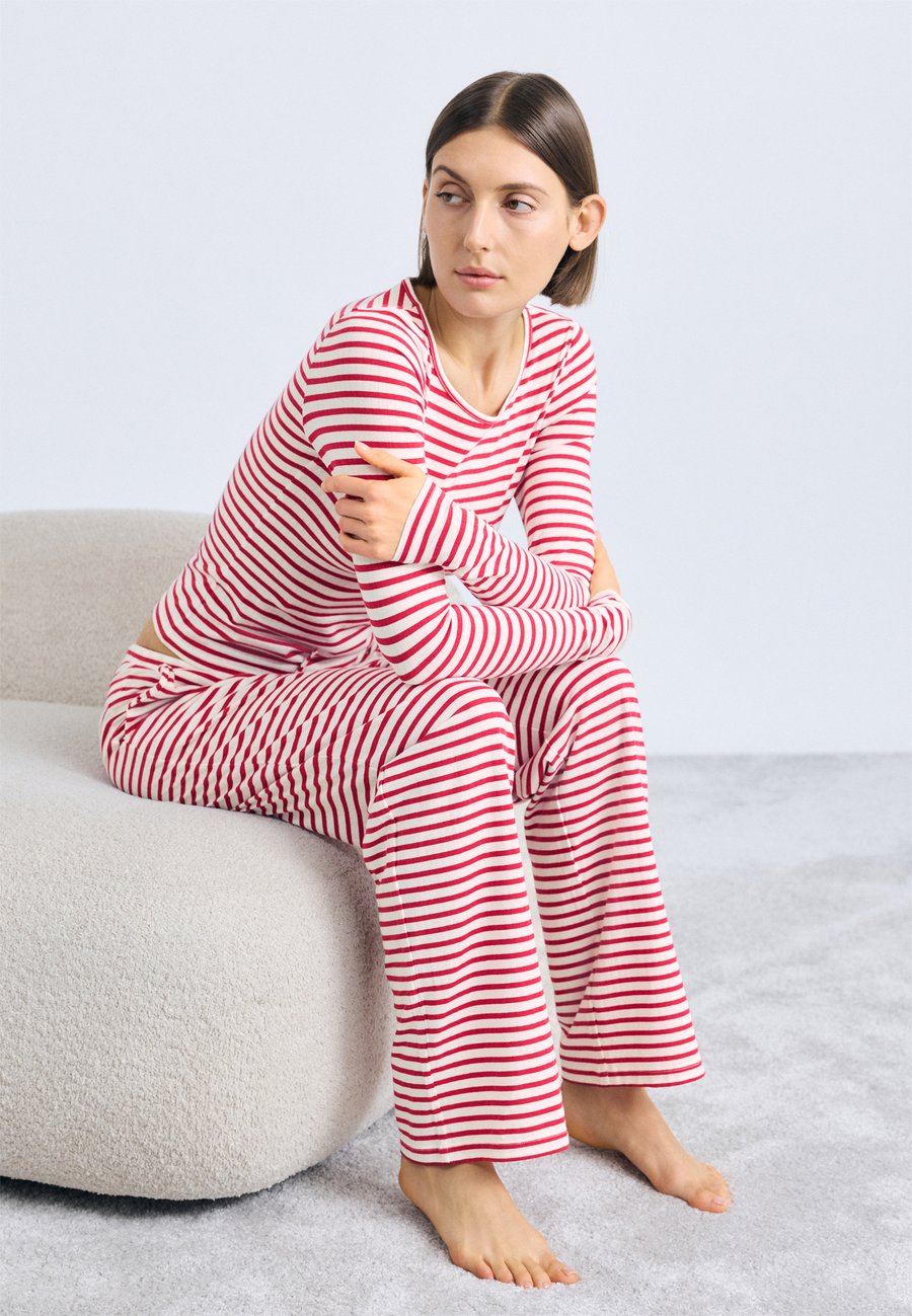 Пижамный комплект Lindex DROP NEEDLE, Red
Пижамный комплект Lindex DROP NEEDLE, Red