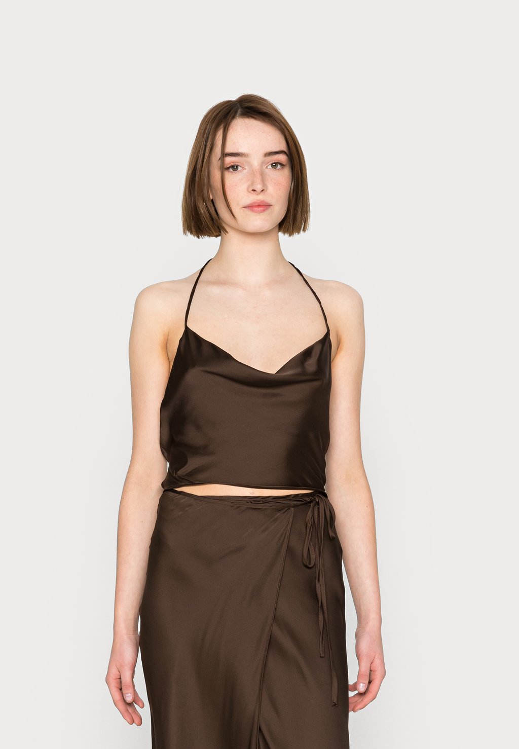 Топ COWL HALTERNECK - Blouse Glamorous, коричневый
Топ COWL HALTERNECK - Blouse Glamorous, коричневый