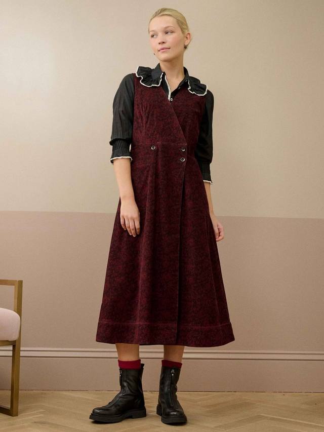 Органическое хлопковое безрукавное платье-сарафан миди в стиле пейсли Brora
Органическое хлопковое безрукавное платье-сарафан миди в стиле пейсли Brora