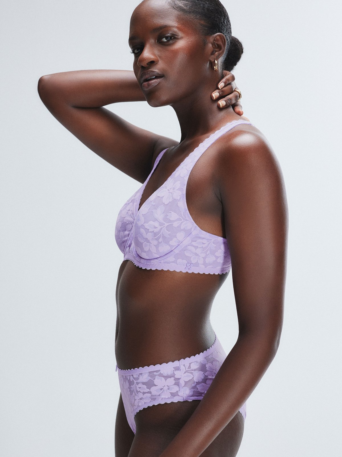 Бюстгальтер с полным покрытием Savage X Fenty Lavish Lace Unlined, цвет Purple Lavender
Бюстгальтер с полным покрытием Savage X Fenty Lavish Lace Unlined, цвет Purple Lavender