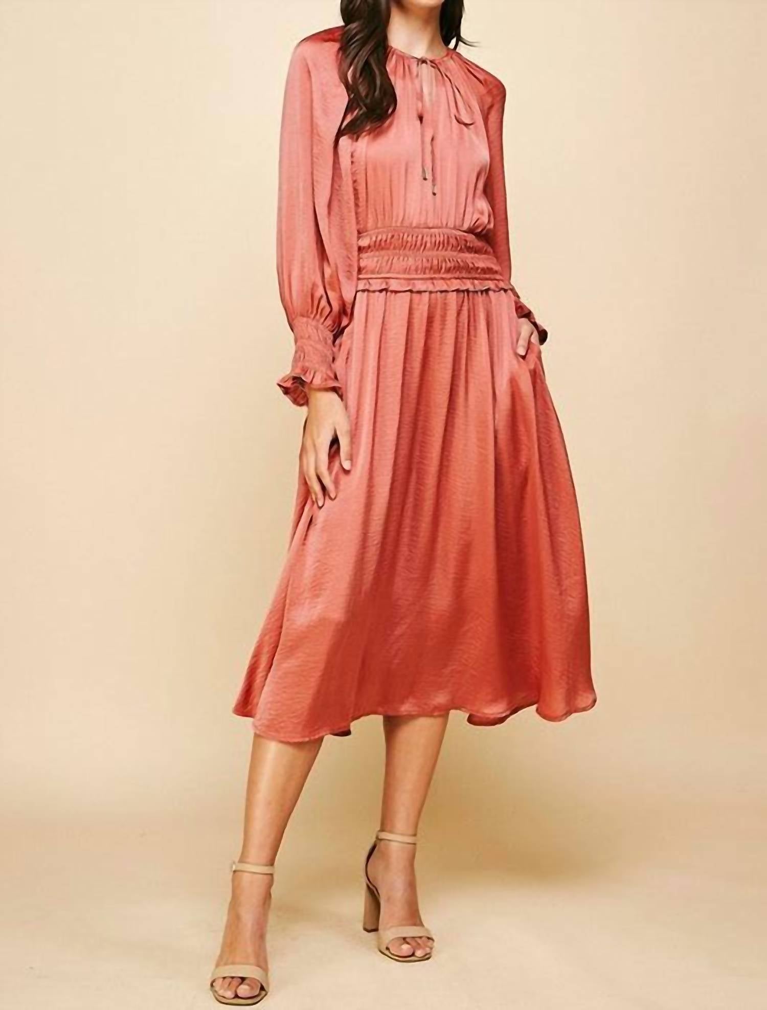 Платье макси в складку цвета пыльного коралла PINCH
Платье макси в складку цвета пыльного коралла PINCH