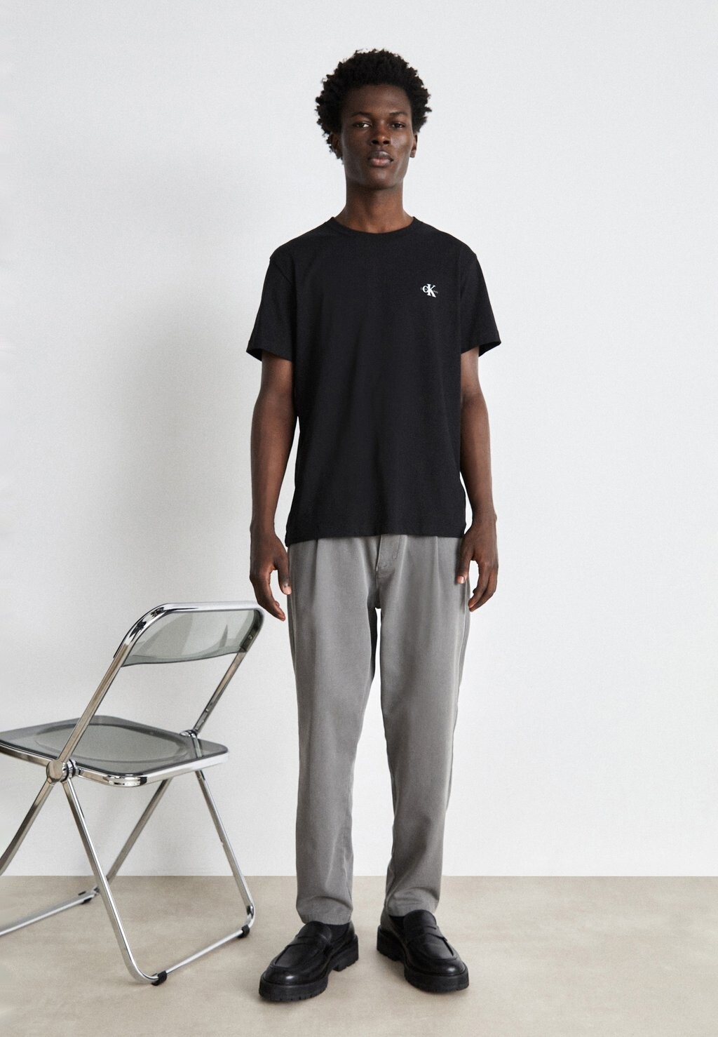 Базовая футболка Monologue 2 Pack Calvin Klein Jeans, цвет bright white/black
Базовая футболка Monologue 2 Pack Calvin Klein Jeans, цвет bright white/black